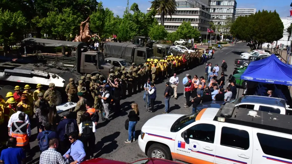 Muestra de equipos y personal para incendios forestales, La Tribuna