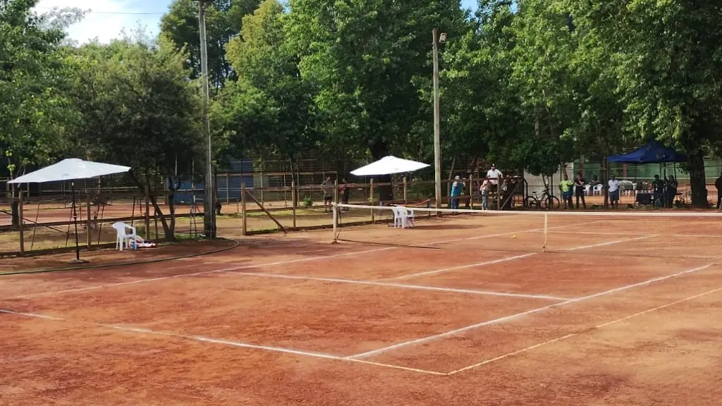 Desde Santa Bárbara a Mulchén, el desarrollo del tenis Derribando Fronteras, La Tribuna