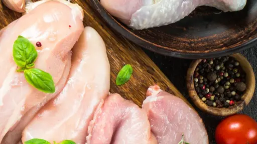 Productores de carne siguen en alerta por posible reaparición de la influenza aviar 