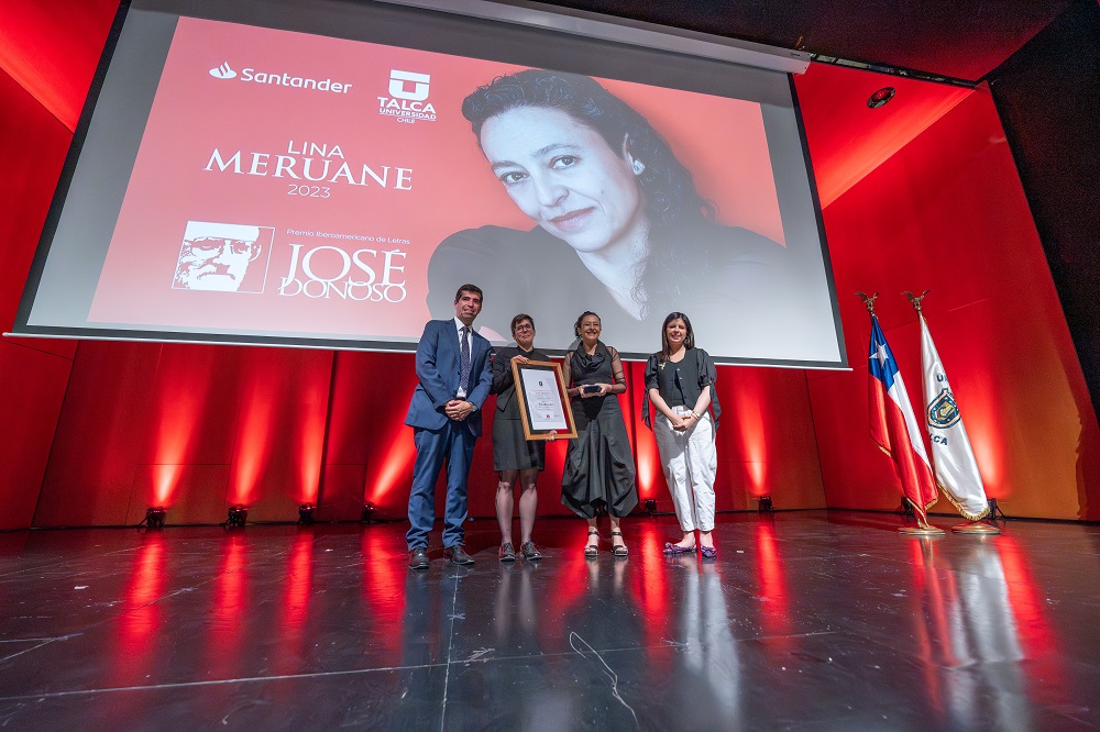 Lina Meruane recordó la figura del escritor José Donoso y agradeció recibir este reconocimiento en su país natal.  / cedida
