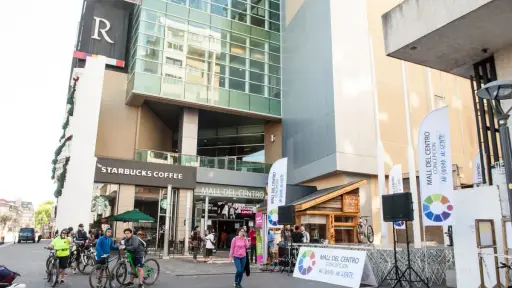 Reportan caída de una persona desde altura de 3 metros en el Mall del Centro de Concepción