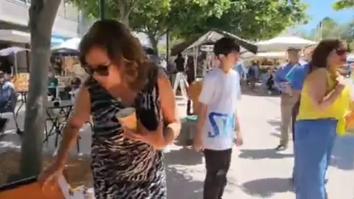Mujer es detenida por lanzarle un café a ministra Camila Vallejo en Rancagua