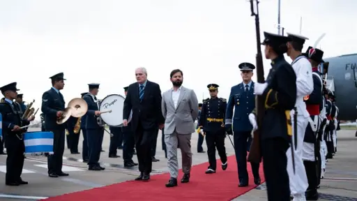 Presidente Gabriel Boric arribó a Argentina para asistir a la asunción de Milei: Me corresponde como jefe de Estado chileno 
