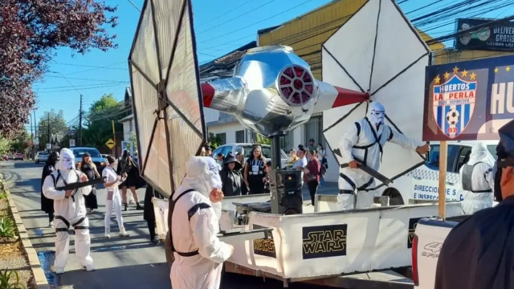 El Carro alegórico Star Wars fue presentado por el Club Deportivo Huertos La Perla, quienes junto con la muestra revivieron a los personajes emblemáticos de la mundialmente conocida saga. , Diario La Tribuna