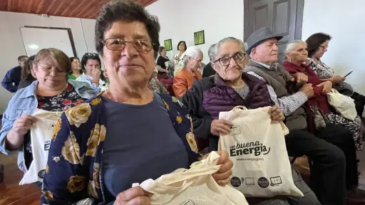 Vecinos de la comuna de Laja se capacitaron sobre energía sostenible
