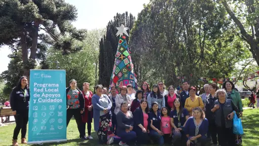 Más de 40 tejedoras confeccionaron árbol de navidad en Cañete