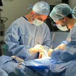 Un equipo formado por cuatro médicos en la subespecialidad de coloproctología del hospital de Los Ángeles., Cedida