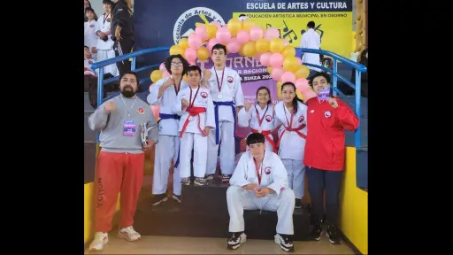 Escolares del dojo Mirabad angelino sobresalieron en torneo federado de karate