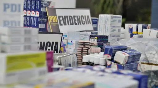 Angol: Tres hombres y una mujer fueron detenidos por venta ilegal de medicamentos en feria municipal