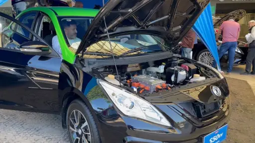 Dueños de taxis y colectivos de Biobío participaron de Test Drive de nuevo vehículo eléctrico