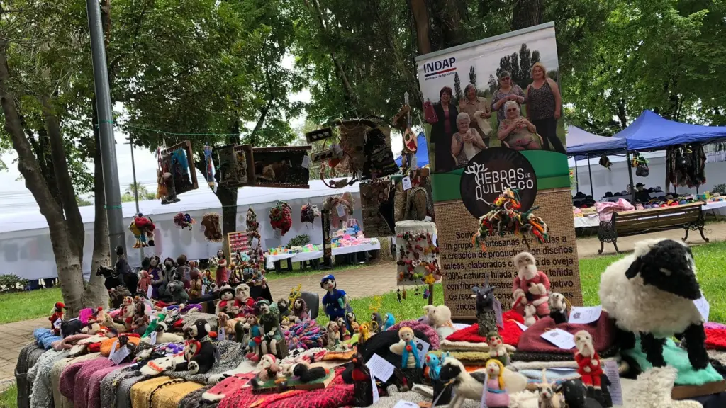 Si bien la disponibilidad de lana aumenta durante el verano, la demanda por productos manufacturados con el material disminuye debido al calor propio de la temporada.