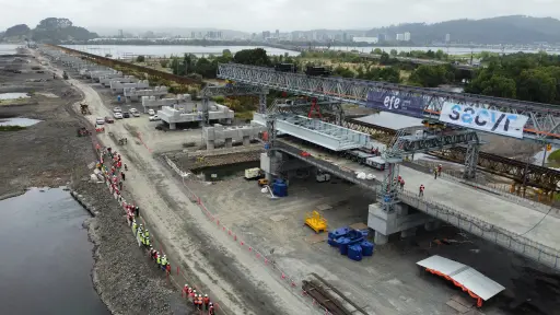 EFE Sur informa un 30% de avance en nuevo puente ferroviario e inicia lanzamiento de vigas con innovadora tecnología constructiva 