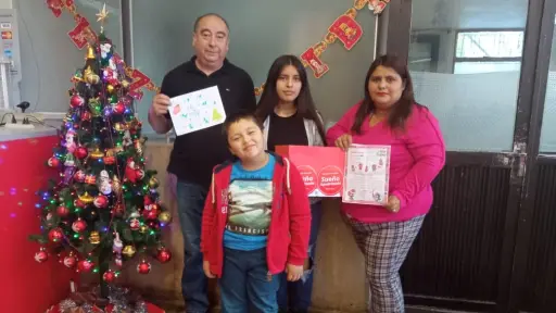 La historia de la familia Rioseco-Salamanca, que cada año apadrina a un niño para la Navidad 