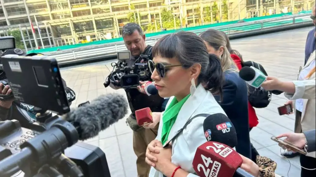 Karina Oliva queda con arresto domiciliario nocturno tras audiencia por fraude de subvenciones