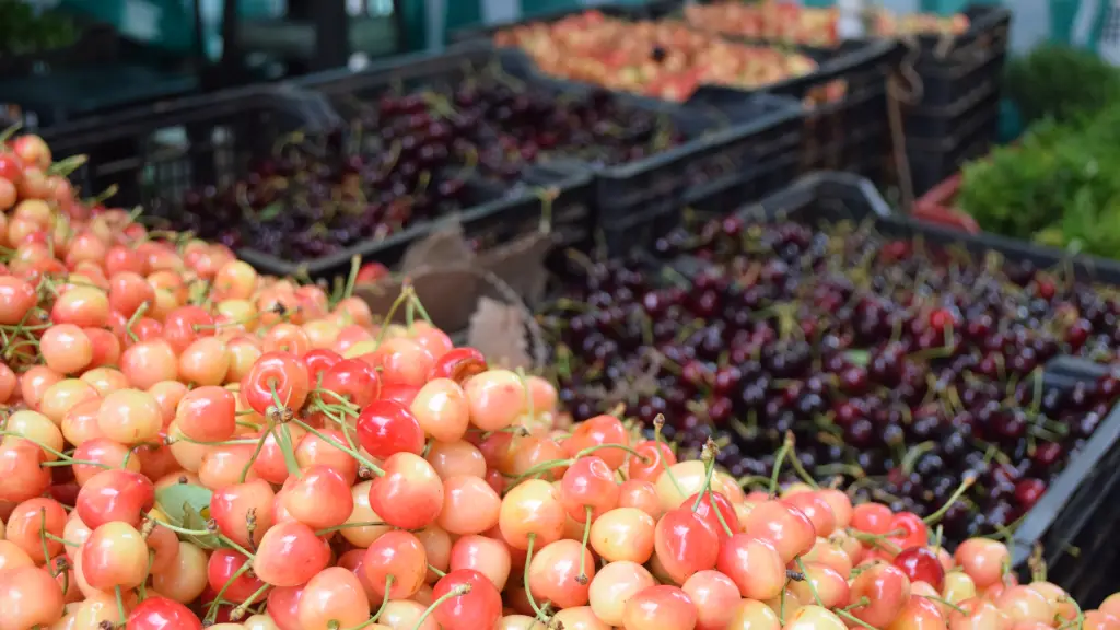 La cereza vendida por comerciantes que compran el descarte de la cosecha tiene precios más de seis veces más baratos que el de quienes ofertan su propia fruta.