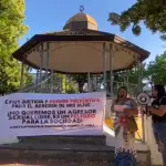 Madre protestó en plaza de Armas por justicia: 'Exijo prisión preventiva para agresor de mis hijos'