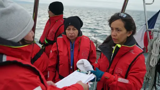 Científica chilena lideró primera expedición sobre contaminación por microplásticos en las costas del país