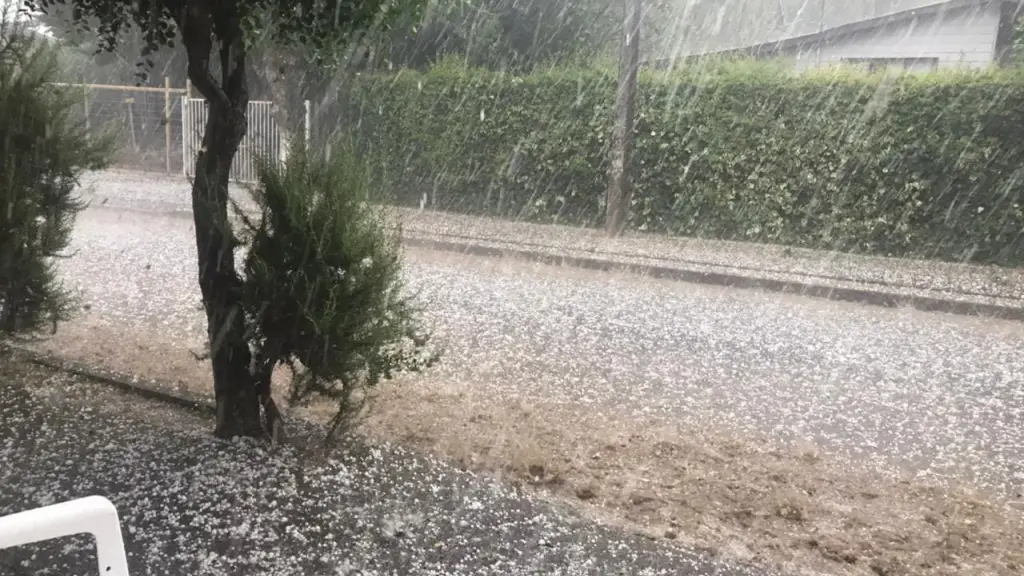 “Impactante” y “sorprendente”: Reportan intensa lluvia de granizos en localidad de Rere