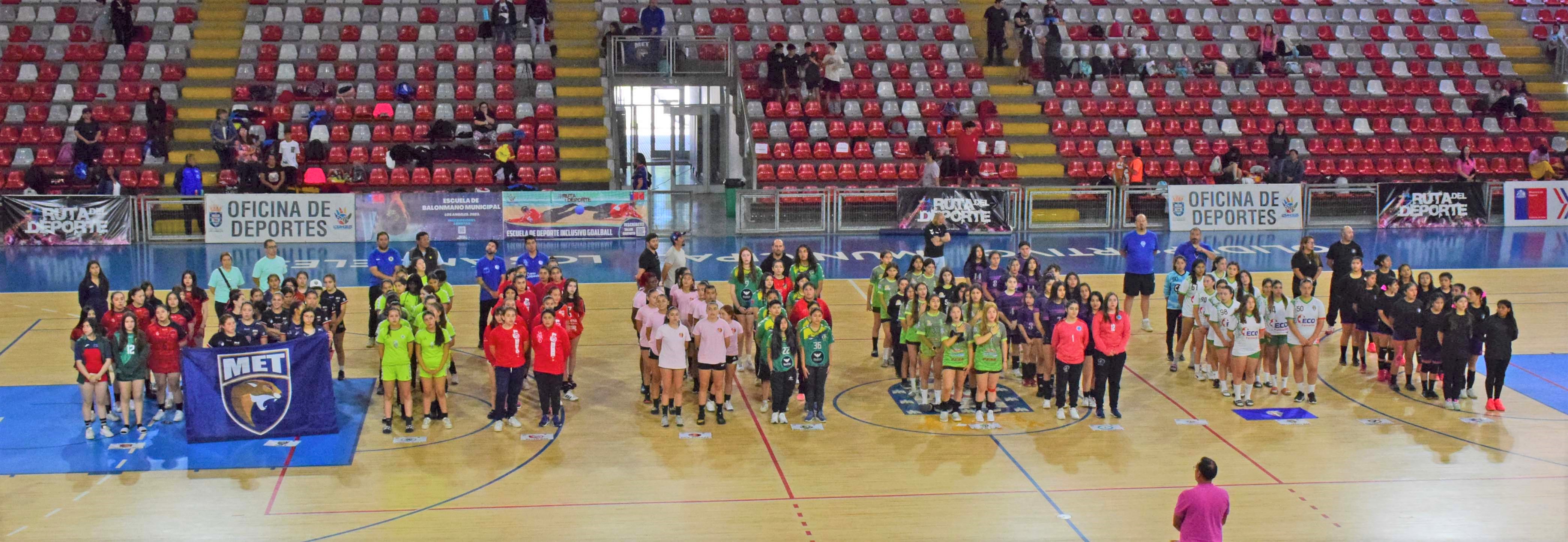 Las delegaciones presentes en el Polideportivo / La Tribuna