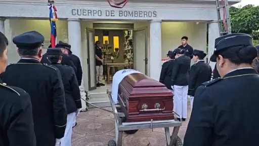Despiden con honores a joven director de 7ma Compañía de Bomberos de Millantú 