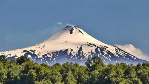 Aumenta actividad en el Volcán Villarrica: seguidilla de sismos se registran en su interior constantemente