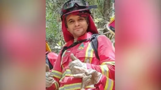 Fallece joven brigadista de Conaf tras sufrir graves quemaduras en incendio forestal en Los Álamos
