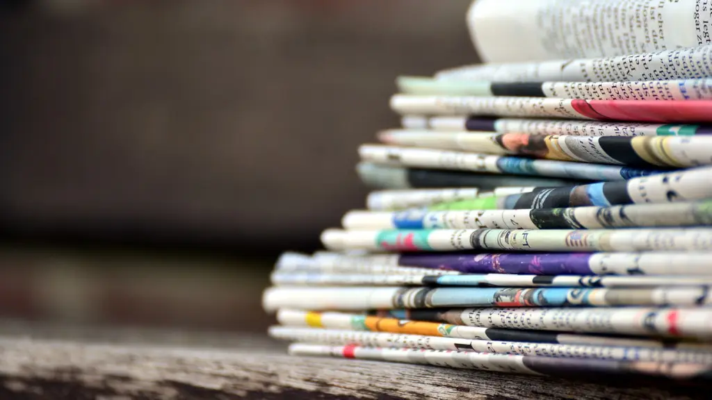 periódicos, pila de periódicos, prensa, Pixabay