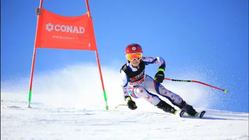 Angelina de 12 años es top 40 en esquí alpino