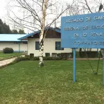 Los jóvenes son acusados del delito de homicidio, tras golpear al conviviente de su madre hasta provocarle la muerte., contexto