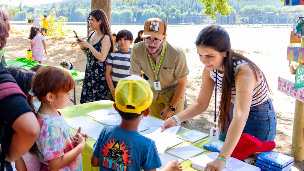 Más de 30 niños de la comuna de Coelemu en el Camping Río Itata, instalaron señaléticas creadas por ellos. , cedida