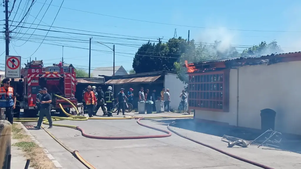 Incendio afecta varias viviendas en población Iansa de Los Ángeles, La Tribuna