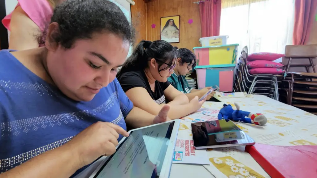 Inédita encuesta busca conocer opinión de adolescentes atendidos por el Servicio de Protección, Cedida