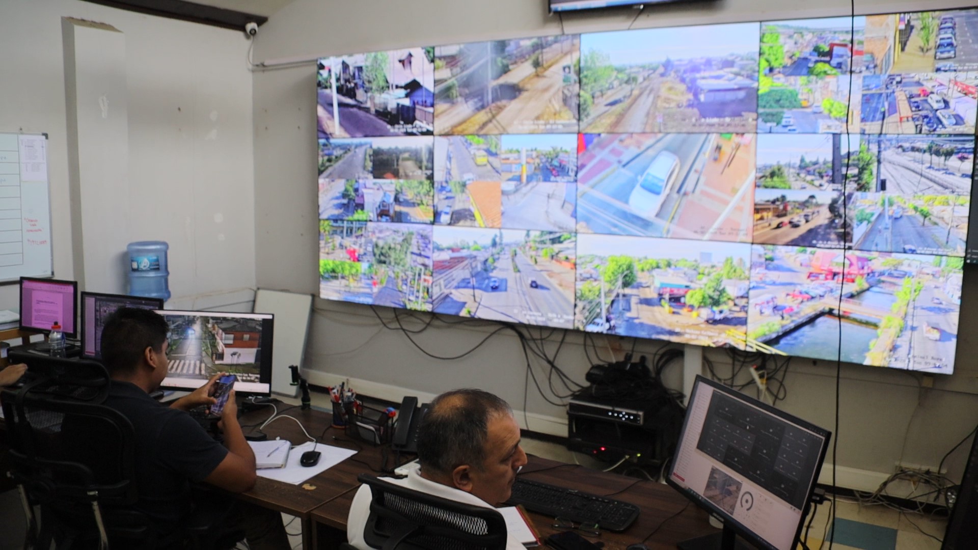 Coronel Marcelo Salas visitó el centro de cámaras de televigilancia / Municipalidad de Los Ángeles