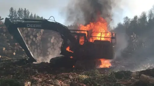 Sujetos ingresan a predio forestal y queman maquinaria en Cañete