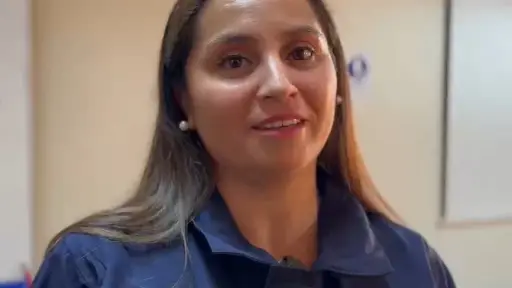 Emotivo ingreso de la primera mujer brigadista a Refinería del Biobío