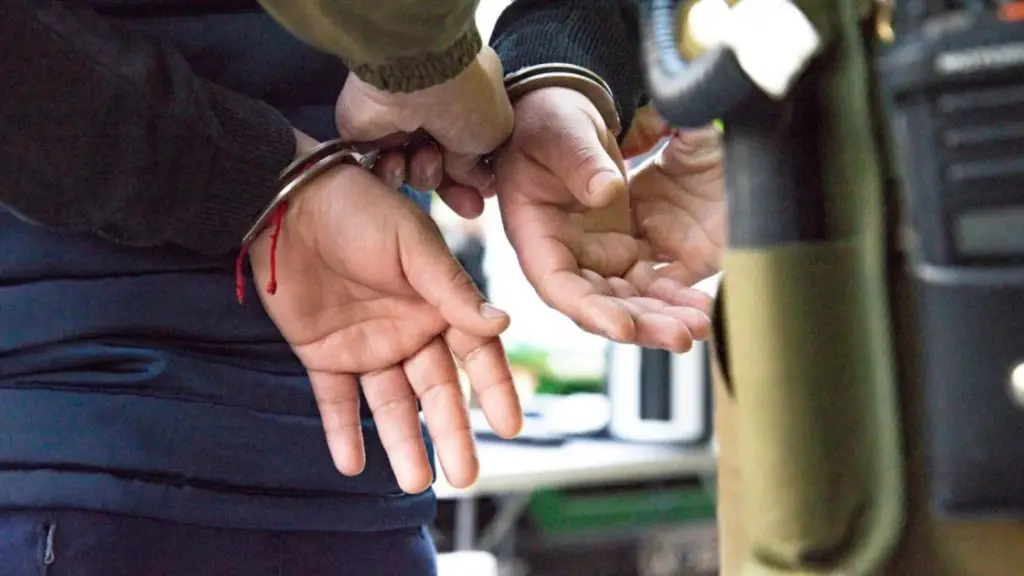 Según testigos, la víctima estuvo más de 20 minutos colgando y cuando logró ser rescatado estaba inconsciente., contexto