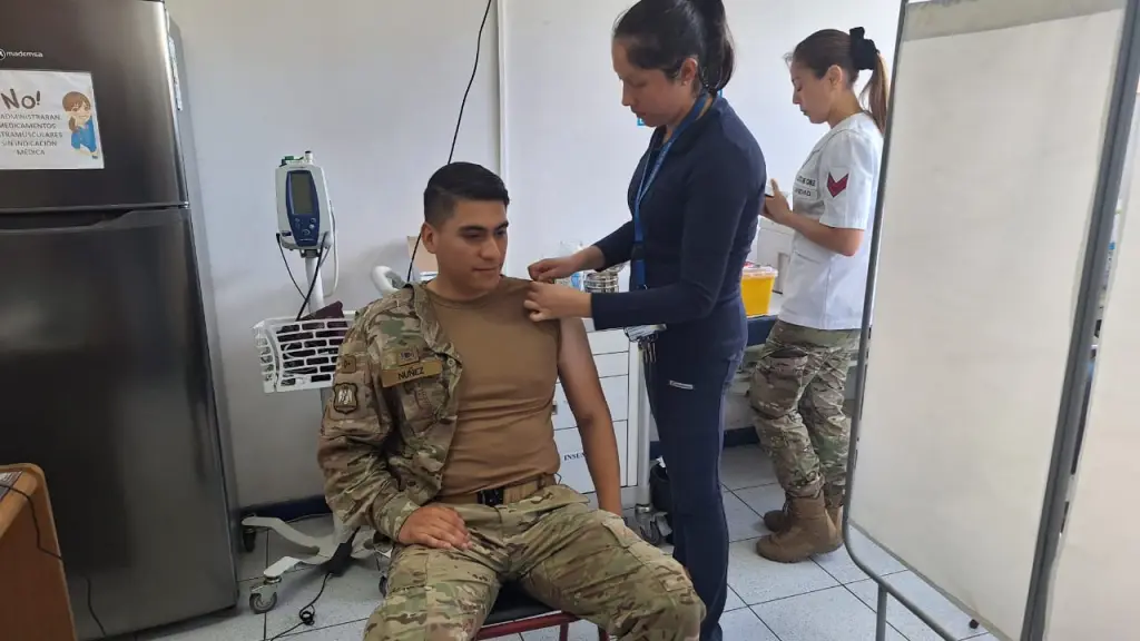 Vacunación con apoyo de militares, Cedida
