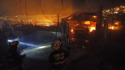 Tragedia en Valparaíso: Dos menores fallecidos y cerca de 40 casas afectadas tras incendios
