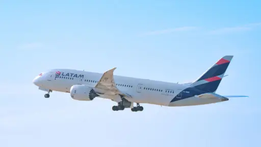 DGAC enviará a representante a investigar el vuelo Latam Sydney-Auckland-Santiago que dejó pasajeros heridos