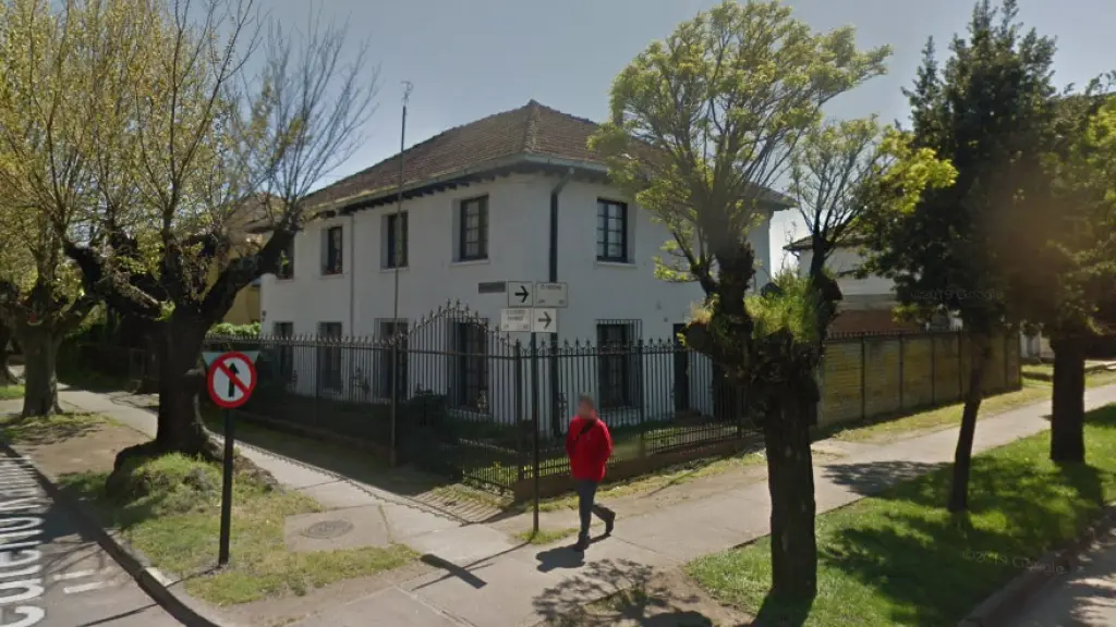 El Seminario Menor está en la esquina de calles Eleuterio Ramírez con O'Higgins, frente a la parroquia Buen Pastor., Imagen de Google Street View