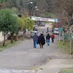 Los vecinos se organizaron para la pavimentación del camino. , Cedida