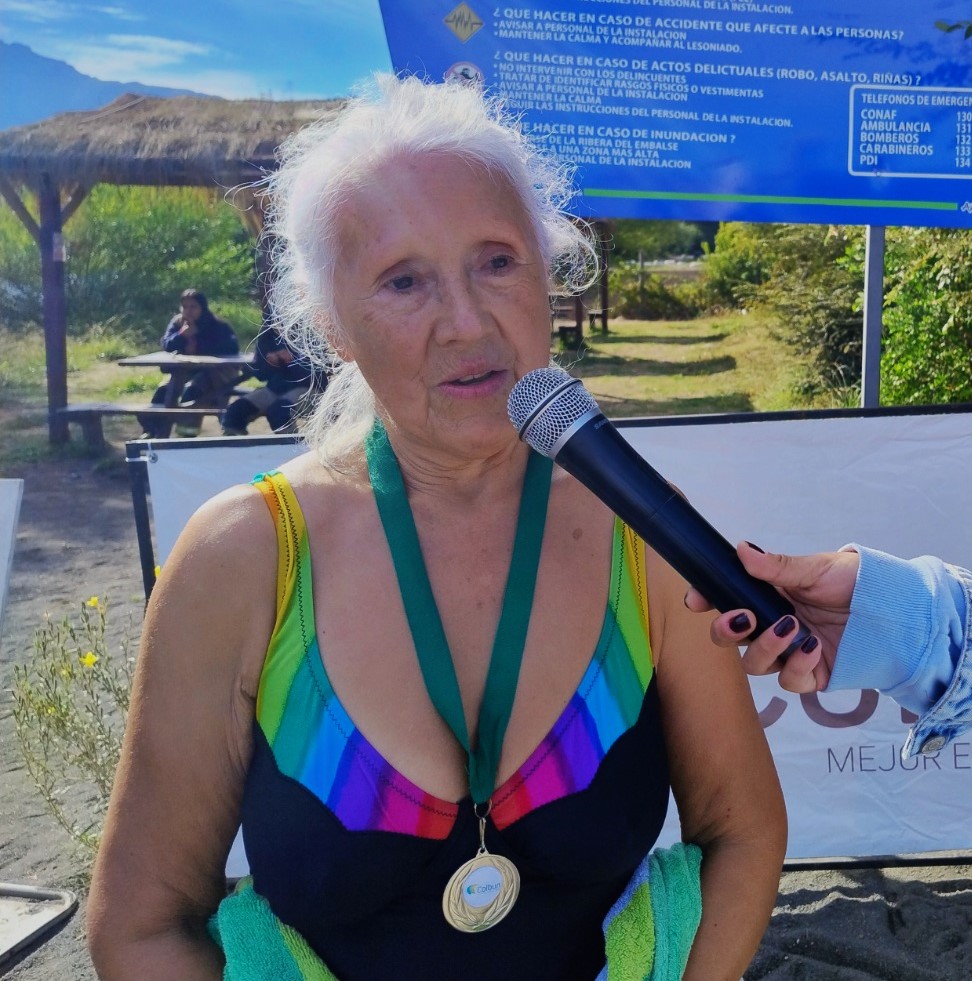 La nadadora, Sofía Saavedra de 72 años, fue la admiración del evento / La Tribuna