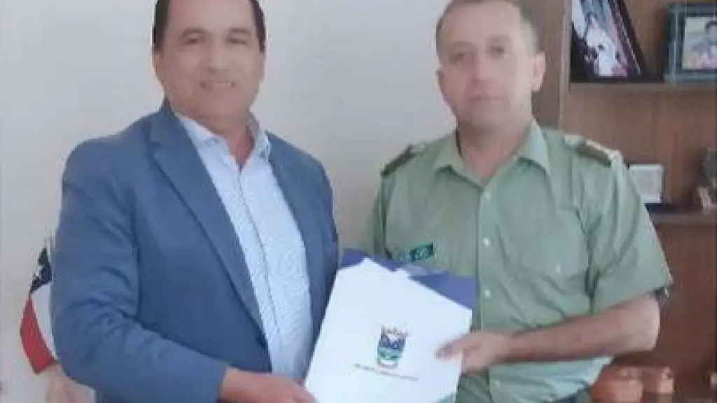 El alcalde de Antuco, Miguel Abuter, se reunió con el prefecto de Biobío, coronel Marcelo Salas Carvacho, en Los Ángeles., cedida