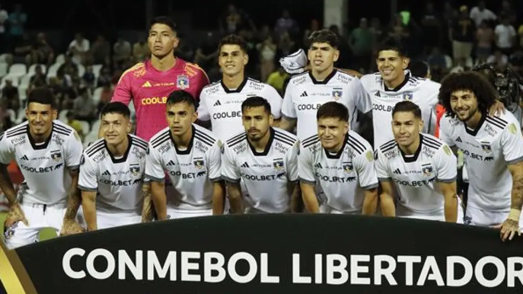 Jugadores de Colo Colo posan este miércoles, en un partido de la Copa Libertadores entre Sportivo Trinidense y Colo Colo en el estadio Tigo La Huerta en Asunción (Paraguay). EFE/ Jimmy Pedrozo, EFE