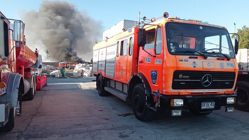 Incendio en planta de reciclaje / La Tribuna
