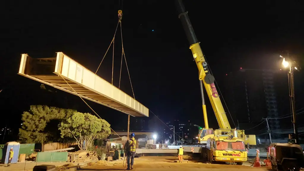 Instalan vigas en nuevo Puente Collao que cruza estero Nonguén en Concepción, Cedida
