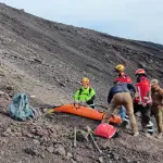 Rescatan a excusionista en Volcán Antuco , cedida