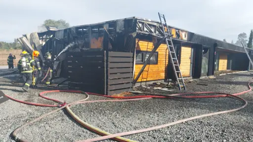 Galería: Incendio consumió vivienda camino a Cerro Colorado 