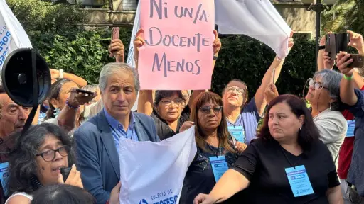 Multitudinaria marcha en Antofagasta tras el trágico suicidio de la docente Katherine Yoma
