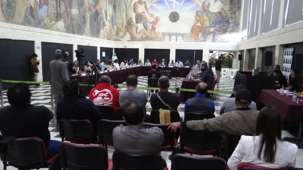 Dirigentes sindicales llegaron al Gobierno Regional para exponer la situación de la Siderúrgica Huachipato., Cedida